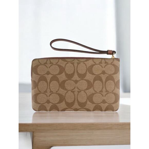 NWT Coach 6648 Signature Large Corner Zip Wristlet - Picture 2 of 6